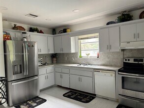 4609 Bayberry Ln in Tamarac, FL - Building Photo - Building Photo