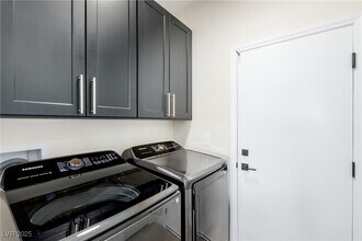 2554 New Morning Ave in Henderson, NV - Foto de edificio - Building Photo