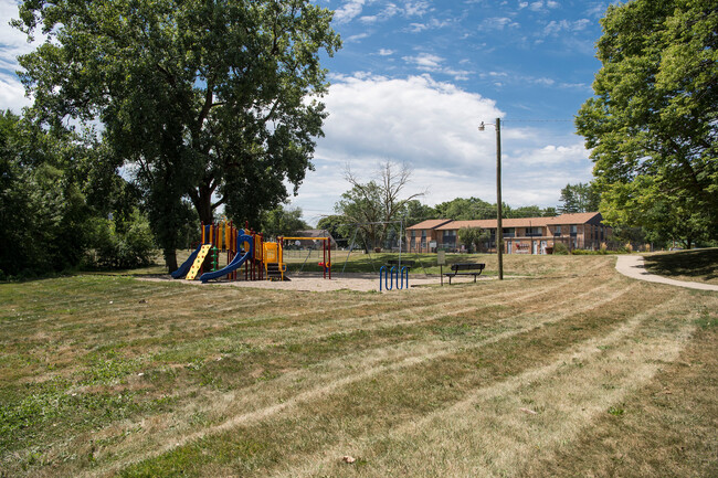 Black Bear Creek Apartments in Fort Wayne, IN - Foto de edificio - Building Photo