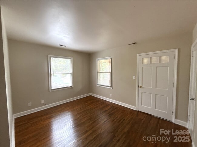 2729 Bancroft St in Charlotte, NC - Building Photo - Building Photo