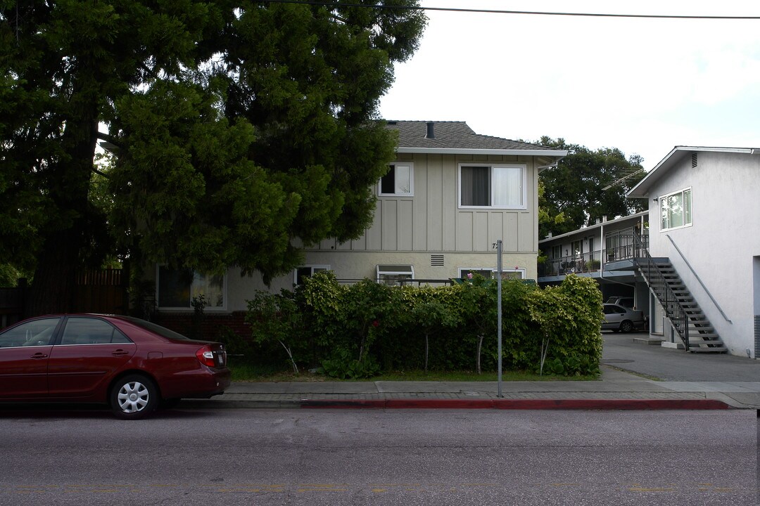 721 Menlo Ave in Menlo Park, CA - Foto de edificio