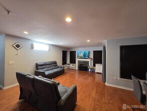 78 Chariot Ct in Piscataway, NJ - Building Photo - Building Photo