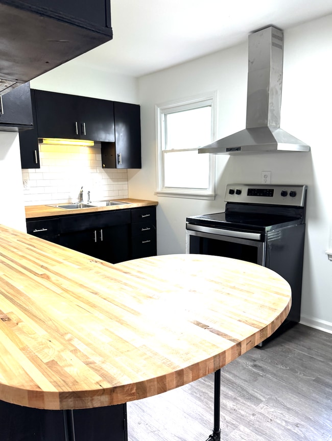 property at 1011 Highland Park Dr