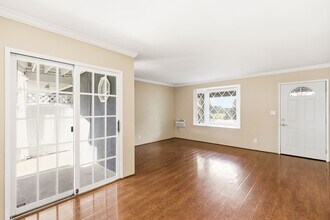 12334 Moorpark St in Los Angeles, CA - Building Photo - Building Photo