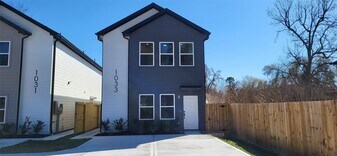 1033 North Ln in Houston, TX - Building Photo
