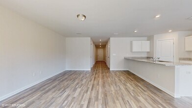 400 Whispering Creek Ave in Freeport, FL - Foto de edificio - Building Photo