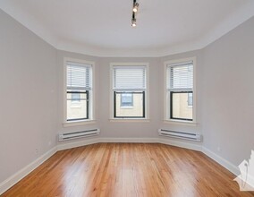 2317 N Rockwell St, Unit A3 in Chicago, IL - Building Photo - Building Photo