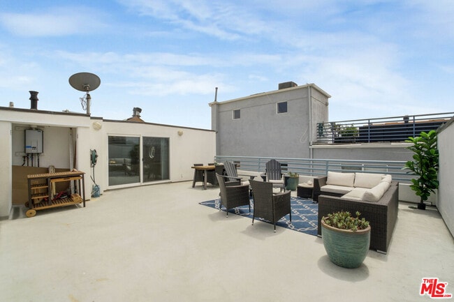 115 Galleon St in Marina Del Rey, CA - Building Photo - Building Photo