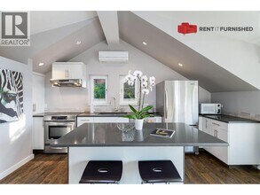 420B TEMPE CRESCENT in North Vancouver, BC - Building Photo - Building Photo
