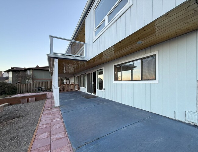 11016 Colvos Dr NW in Gig Harbor, WA - Foto de edificio - Building Photo