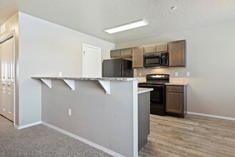 1750 S Linder Rd in Meridian, ID - Foto de edificio - Building Photo