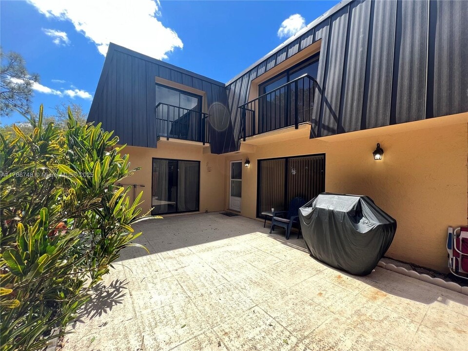 6447 SE Windsong Ln in Stuart, FL - Building Photo