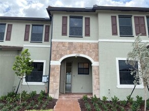 11085 W 32nd Ln in Hialeah, FL - Building Photo - Building Photo
