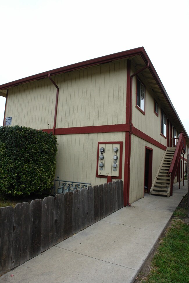 235 Soledad St in Salinas, CA - Foto de edificio - Building Photo