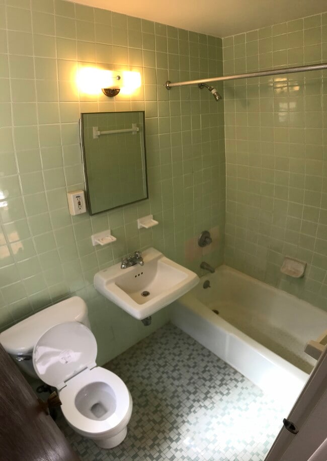 67 S Huntington Ave, Unit 3 in Boston, MA - Building Photo - Building Photo