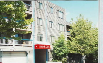 Roosevelt Court Apartments in Seattle, WA - Building Photo - Building Photo