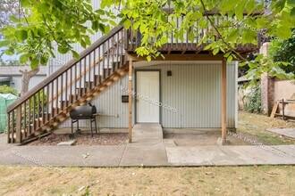 9137-9141-9141 N Adriatic Ave in Portland, OR - Building Photo - Building Photo