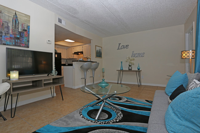 Crescent Lane in St. Petersburg, FL - Foto de edificio - Interior Photo
