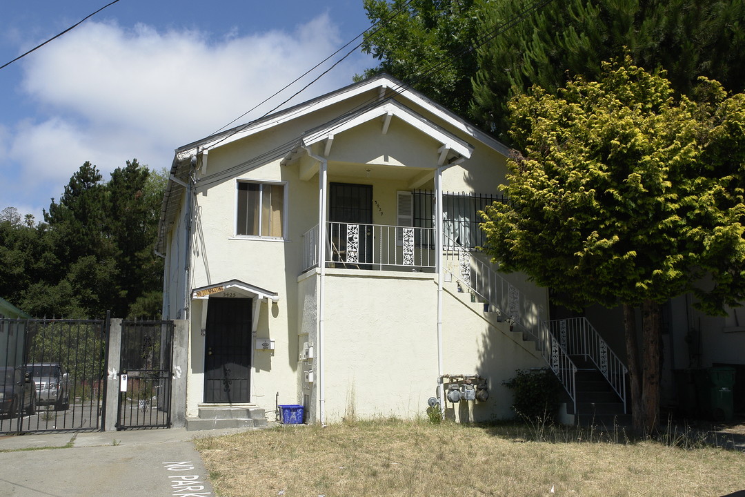 3425-3429 Dimond Ave in Oakland, CA - Building Photo