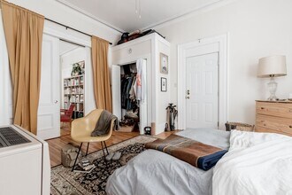 760 Congress St, Unit 1 in Portland, ME - Foto de edificio - Building Photo