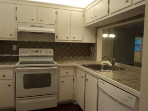 10605 NW 11th St in Pembroke Pines, FL - Building Photo - Building Photo