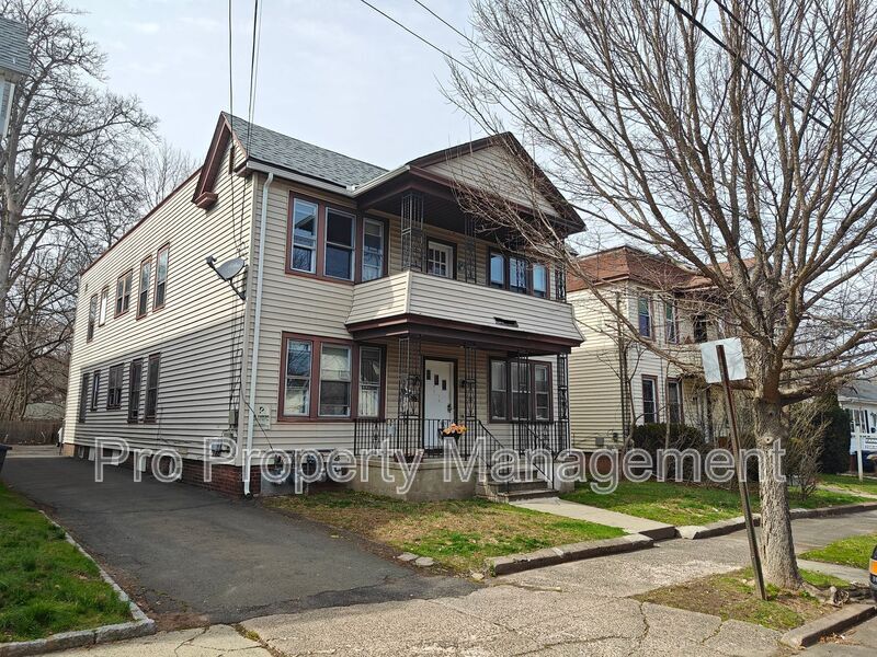 102-104 Anthony St in New Haven, CT - Building Photo