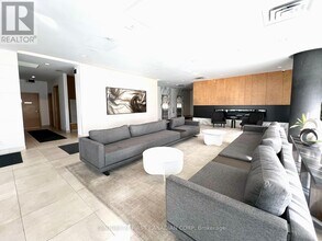 180 Fairview Mall Dr in Toronto, ON - Building Photo - Building Photo