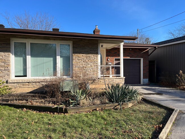 4 Edinburgh Dr in St Catharines, ON - Building Photo - Building Photo