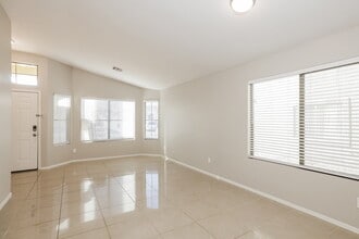 3718 W Burgess Ln in Phoenix, AZ - Foto de edificio - Building Photo