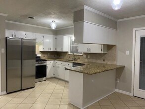212 S 5th St in Nederland, TX - Building Photo - Building Photo
