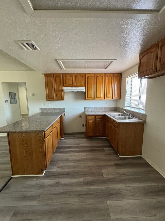 509 E Ave Q, Unit 5 in Palmdale, CA - Building Photo - Building Photo