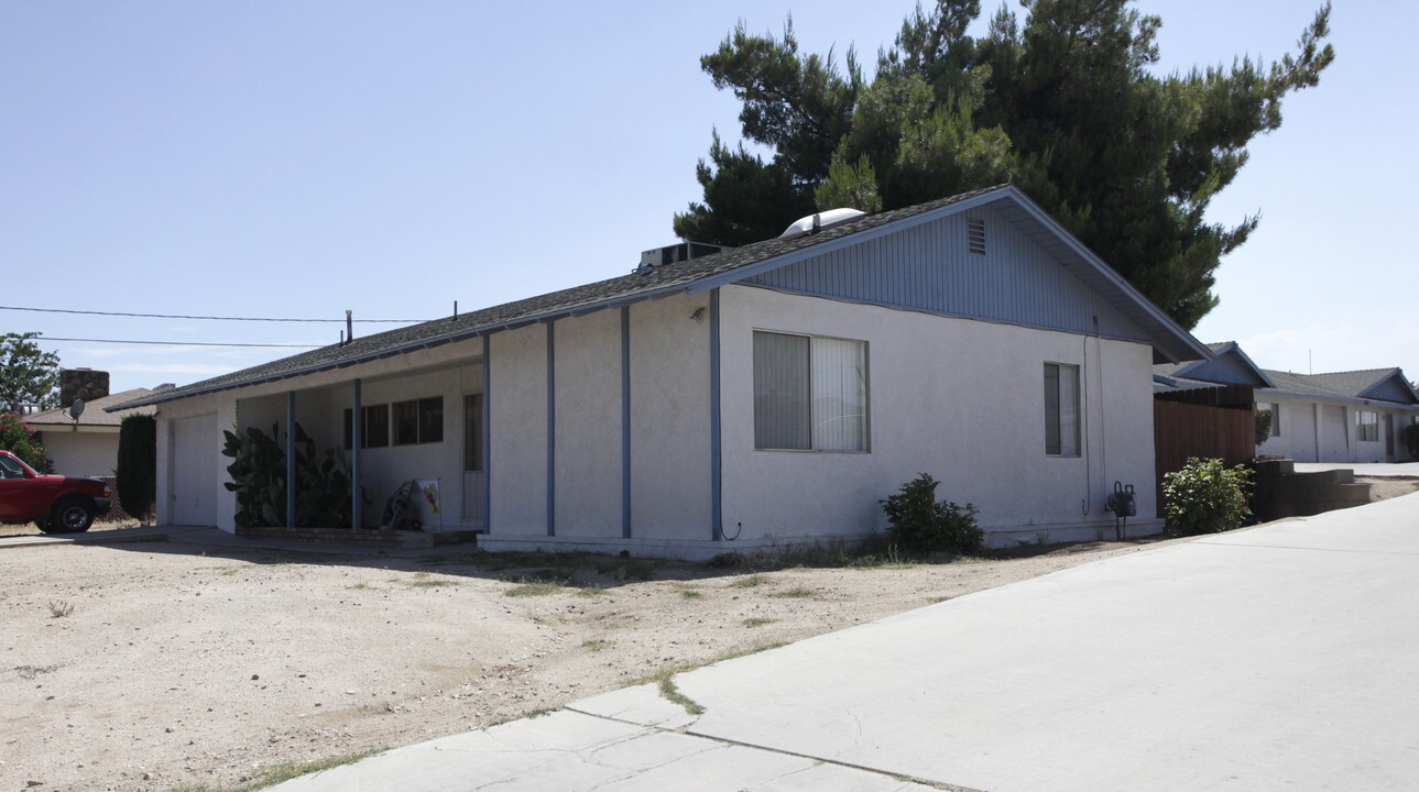 9004 I Ave in Hesperia, CA - Building Photo