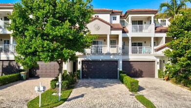 3869 NE 22nd Way in Lighthouse Point, FL - Building Photo - Building Photo