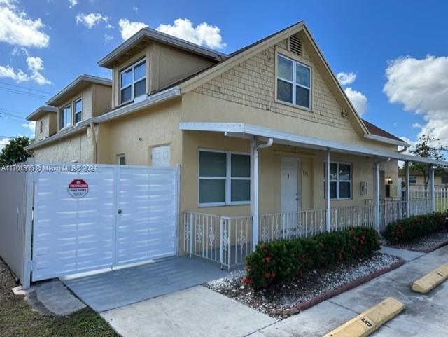 274 E 9th St in Hialeah, FL - Building Photo