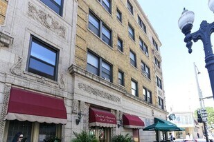 1023 N Dearborn St, Unit 4C in Chicago, IL - Building Photo