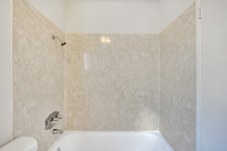 Concord Apartments in Monrovia, CA - Foto de edificio - Interior Photo