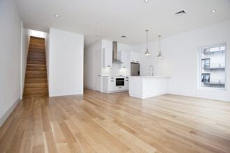 1209 Lexington Ave in New York, NY - Building Photo - Interior Photo