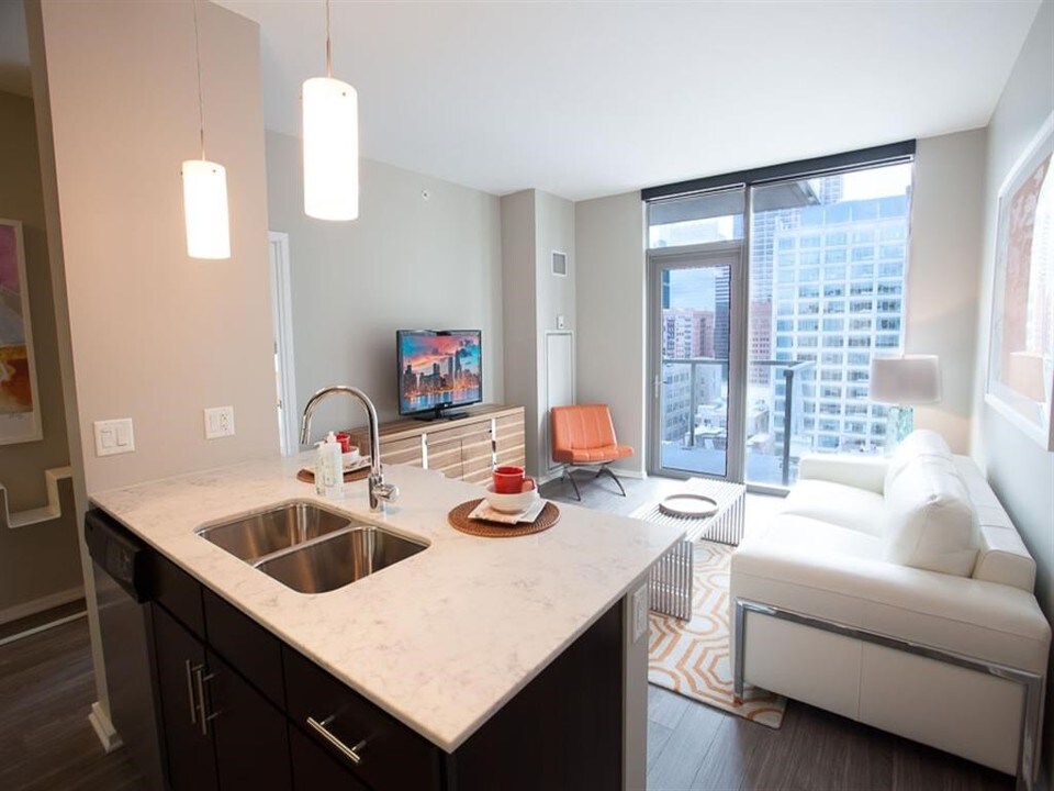 125 N Desplaines St in Chicago, IL - Foto de edificio