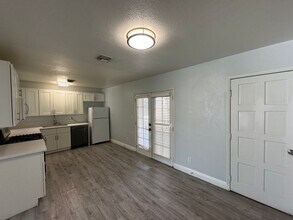 5075 San Anselmo St in Las Vegas, NV - Building Photo - Building Photo