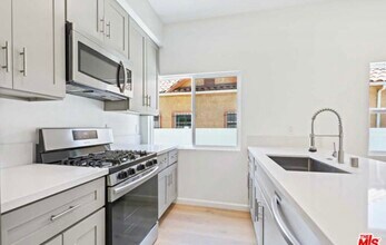 5234 W 20th St in Los Angeles, CA - Foto de edificio - Building Photo