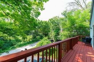 1012 W Dale Ave in McHenry, IL - Foto de edificio - Building Photo