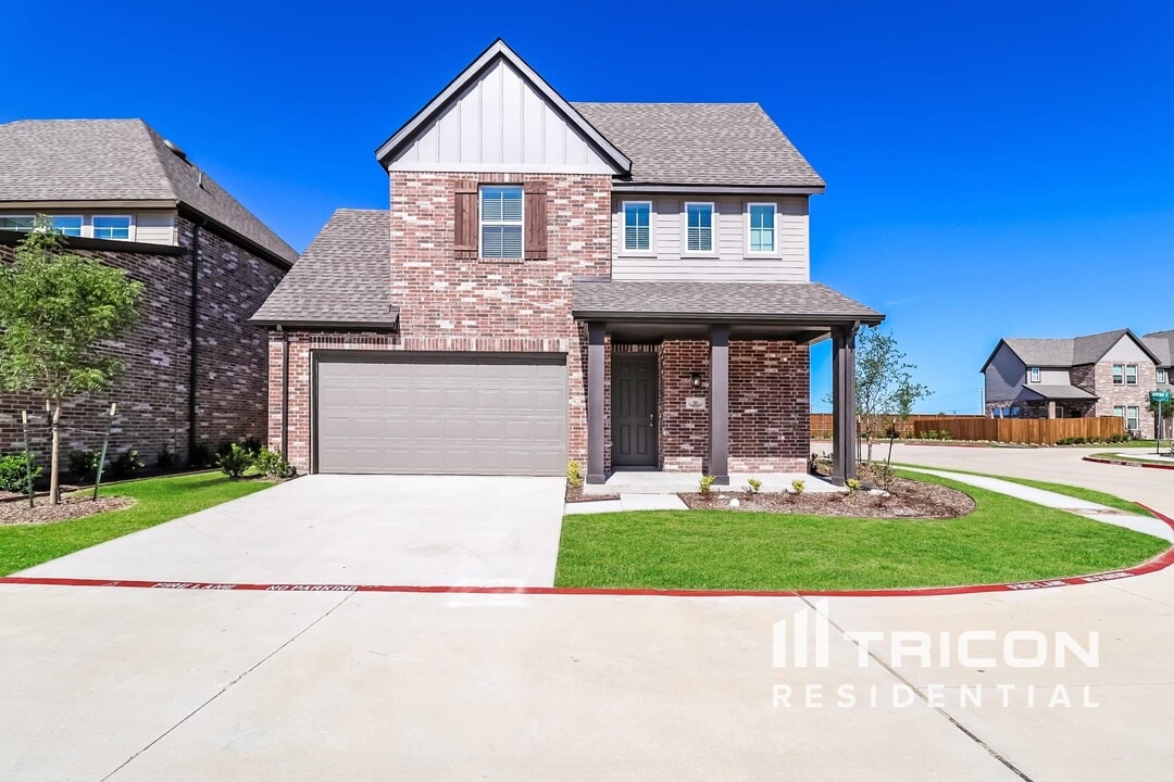 201 Holbeck Cir in Saginaw, TX - Building Photo