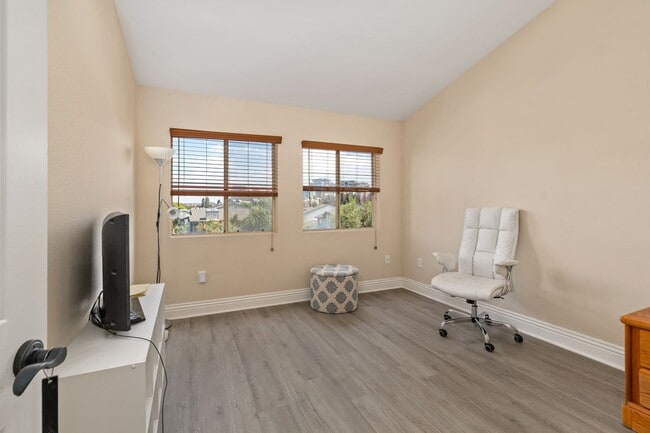 3965 Nobel Dr, Unit 242- in San Diego, CA - Foto de edificio - Building Photo