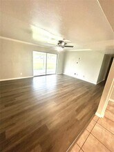 409 S Holiday Dr in Grand Prairie, TX - Building Photo - Building Photo