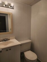 52 Wimbledon Lakes Dr in Plantation, FL - Building Photo - Building Photo