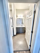 2330 Yakima Ct, Unit B401 in Tacoma, WA - Foto de edificio - Building Photo