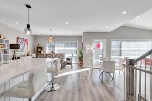 205-35A 35a St SW in Calgary, AB - Building Photo