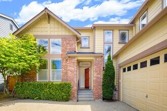 6594 163rd Pl SE in Bellevue, WA - Building Photo - Building Photo