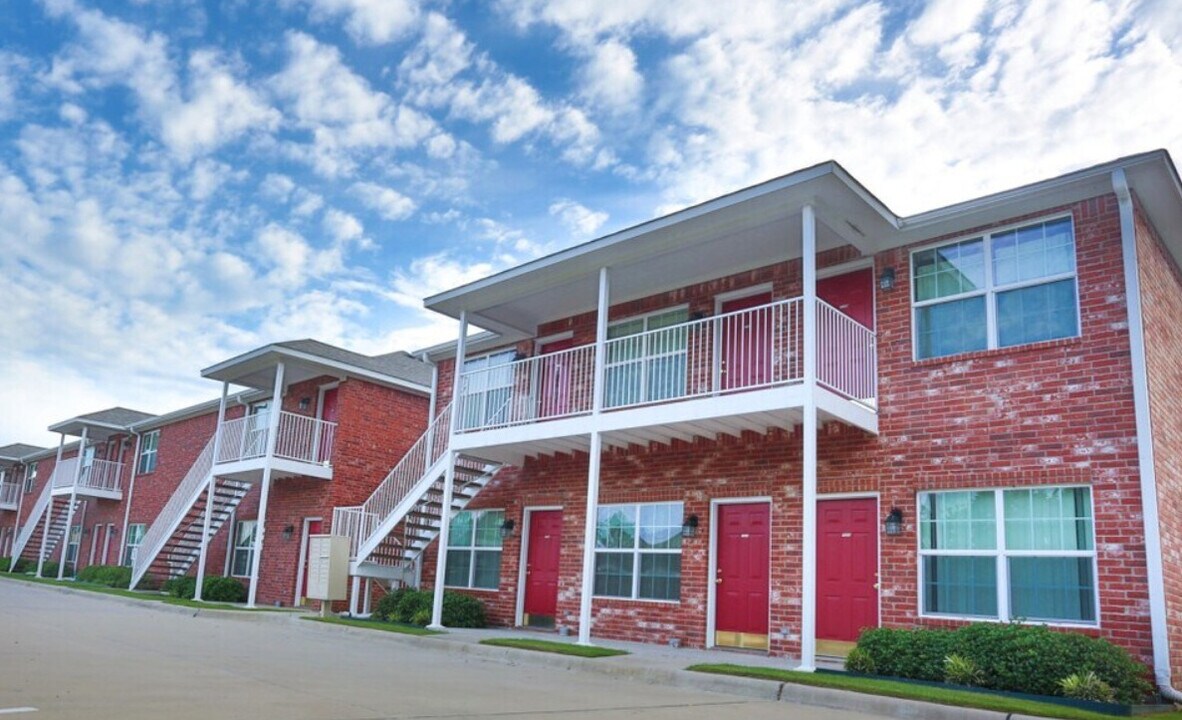 Commerce Garden Apartments in Commerce, TX - Building Photo