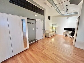 159 W Broadway, Unit 402 in Salt Lake City, UT - Foto de edificio - Building Photo